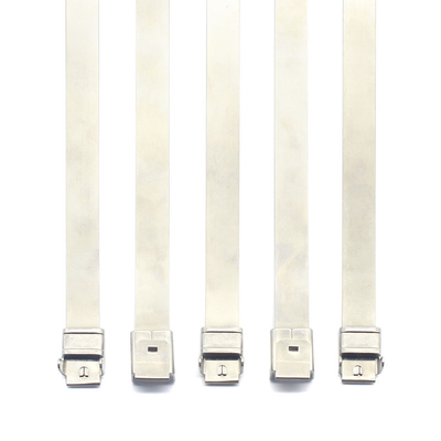 Asegure sus cables con cerraduras de acero inoxidable metálicas a temperatura de trabajo de -80° a 538° C.