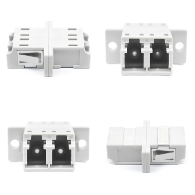 Prueba de carga ≥ 70 N y pérdida de inserción 0,2 dB Adaptador dúplex de fibra óptica LC/PC con brida