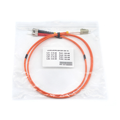 OM1 Cordón de parches de fibra óptica FTTH certificado CE APC de modo único