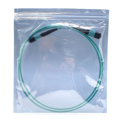 Cordón de parche de fibra óptica flexible y duradero con conector MPO para aplicaciones de red versátiles