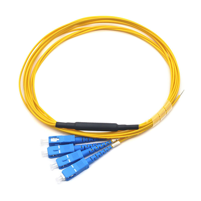 Color amarillo UPC Fibra óptica parche Cordón Pigtail 4 núcleos chaqueta de PVC