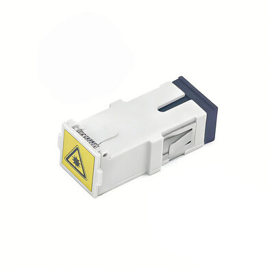 Adaptador SC de Fibra Óptica con Obturador Automático abatible, Pérdida de Inserción de 0.2 dB y Durabilidad de 500 Ciclos