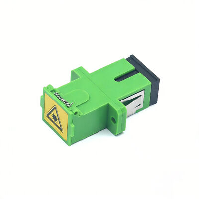 Adaptador de Fibra Óptica SC APC para Telecomunicaciones con Tapa Automática abatible, Pérdida de Inserción de 0.2dB y Durabilidad de 500 Ciclos